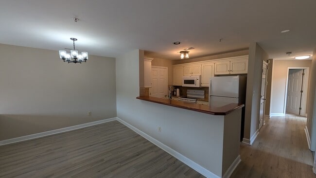 Building Photo - Three Bedroom Waterfront Condo Mooresville