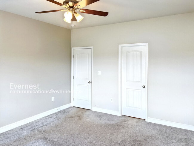 Building Photo - 104 Elaina Grey Ct