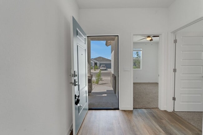 Building Photo - Charming 4BR House in Surprise