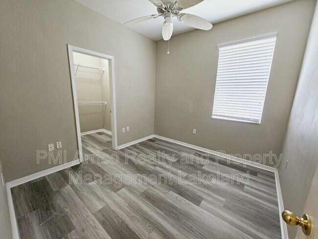 Building Photo - 1065 Viewpoint Way