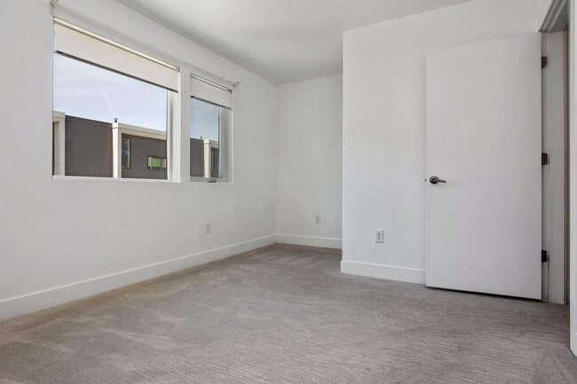 Building Photo - 877 S 200 W