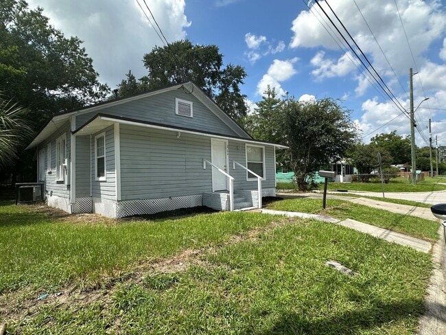 Building Photo - 2142 W 15th St