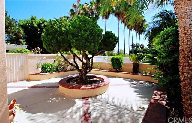 Building Photo - 15 Monaco