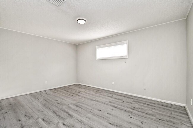 Building Photo - 1504 Holly Cir
