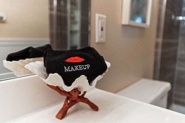 Building Photo - 12 Harris Ave