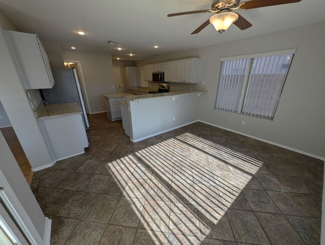 Building Photo - 3 Bedroom Home in the Clemente Ranch Commu...