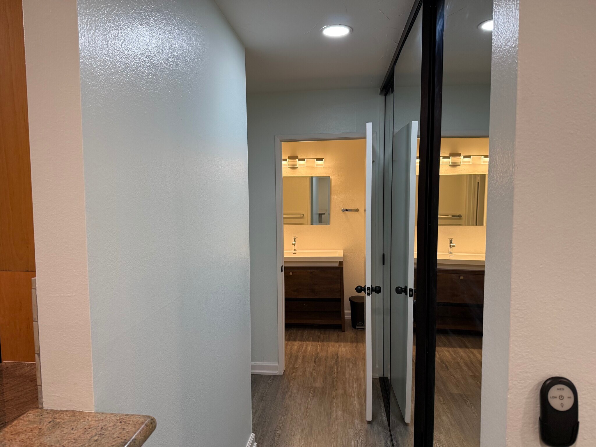 Building Photo - 1615 Hotel Cir S