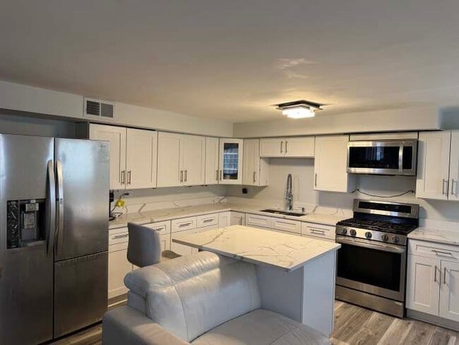 Building Photo - 11540 S Racine Ave