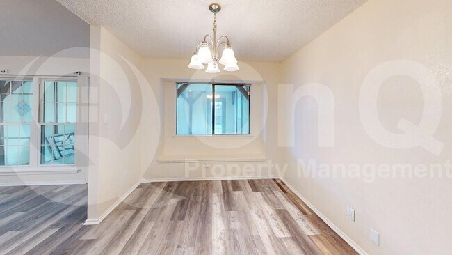 Building Photo - 2438 Kimberly Dr