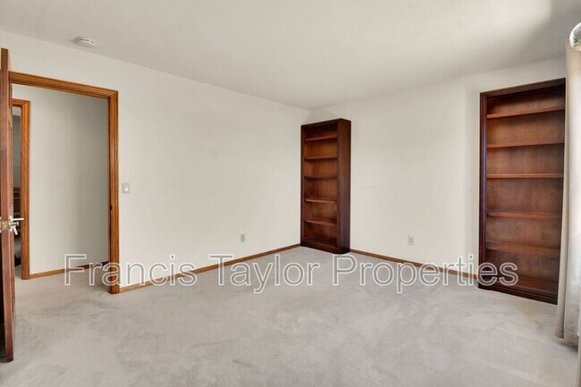 Building Photo - 749 Flagstone Ct