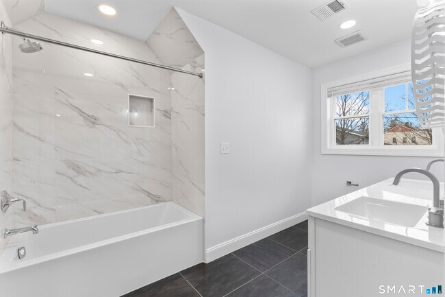 Building Photo - 183 Vesper St