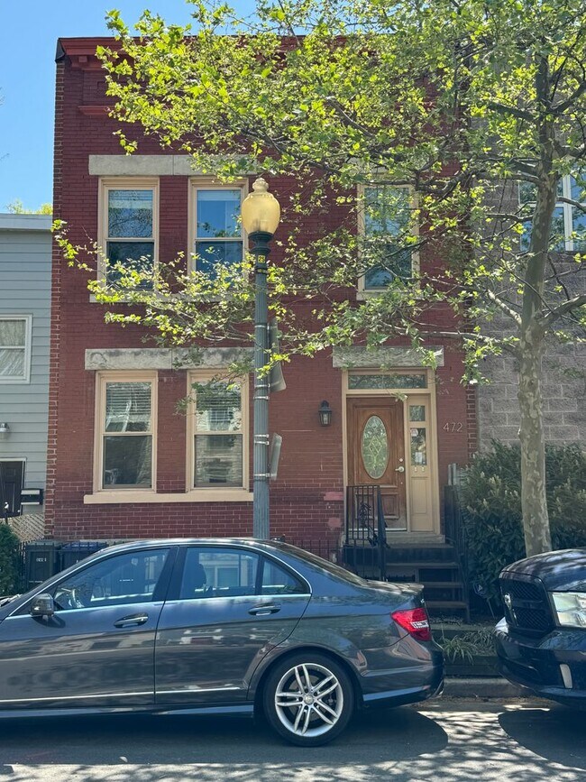 Primary Photo - 472 Ridge St NW