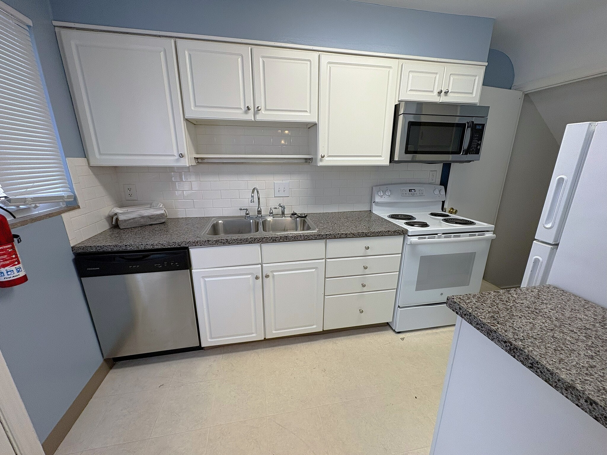 Building Photo - 2058 Harwitch Rd