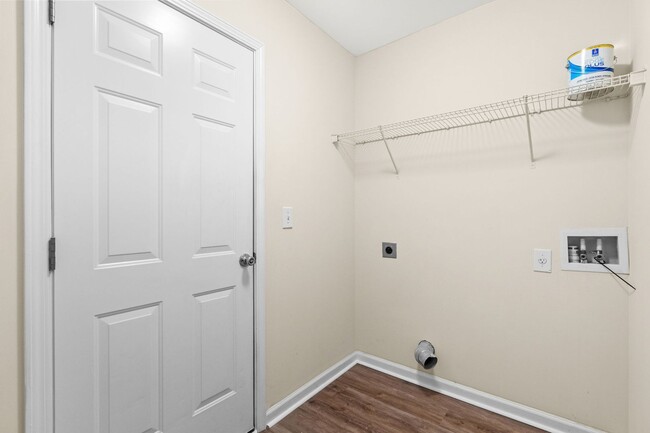 Building Photo - 4 Bed / 2 Bath Single Family Home for Rent...