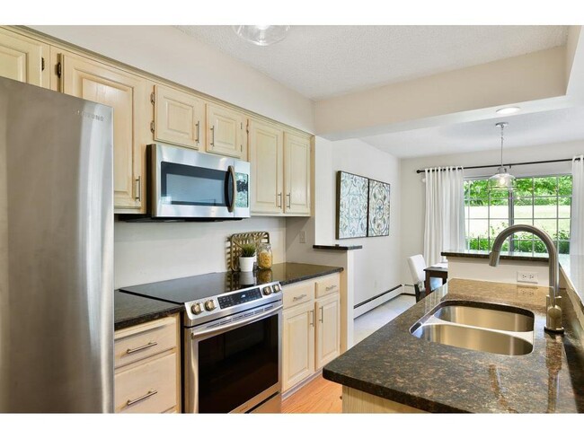 Building Photo - 1815 Terraceview Ln N