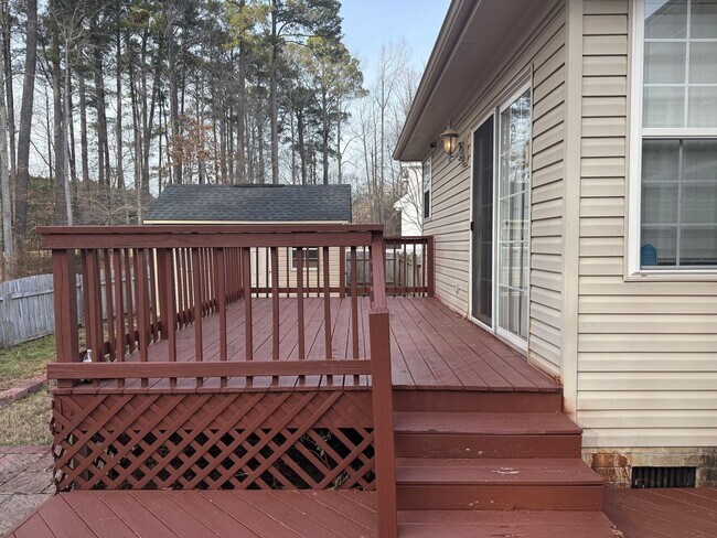 Building Photo - Amazing 5-Bed, 2.5-Bath Home on a Cul-de-Sac