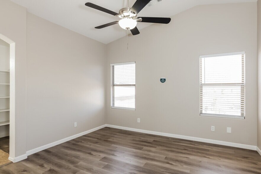 Building Photo - 15178 W Taylor St