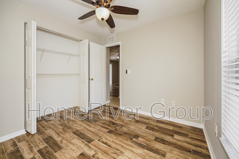 Building Photo - 20 Bressler Ln