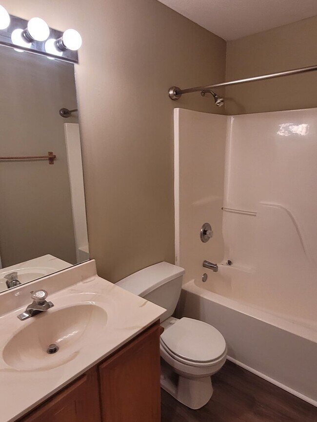Building Photo - 2409 Bentley Ct