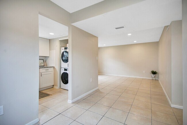 Building Photo - The Rosewood Apartments | 1 & 2 Bedroom Ap...
