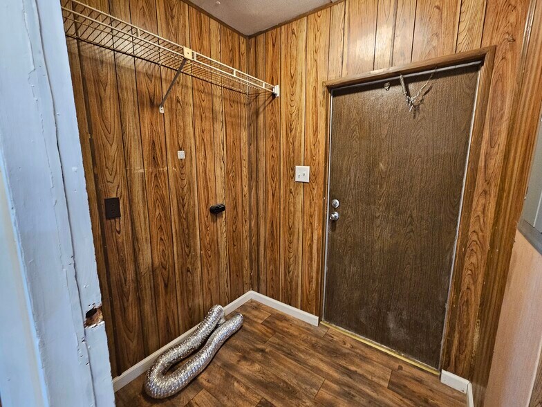 Laundry Room - 607 Tater Peeler Rd