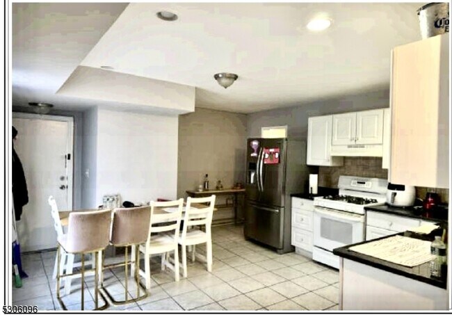 Building Photo - 923 Magnolia Ave