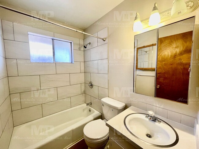 Building Photo - 1113 Hays St