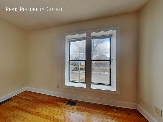 Building Photo - 1393 Indianola Ave