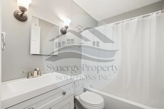 Building Photo - AVAILABLE NOW CRESTLINE HOME