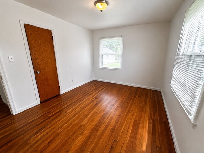 Building Photo - EAST SIDE 3 BEDROOM WITH BASEMENT!  AVAILABLE NOW!