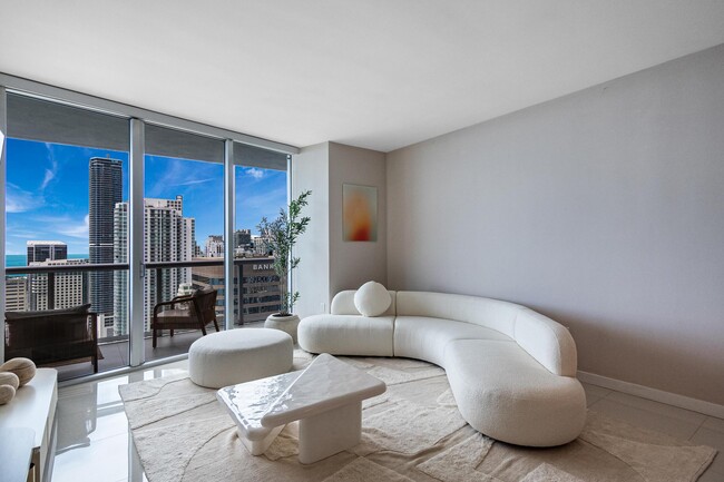 Building Photo - 495 Brickell Ave