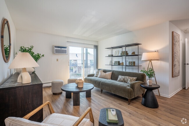 Interior Photo - ReNew High Ridge