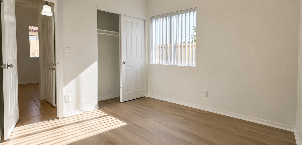 Large 2nd Bedroom - 6131 E Greenway St