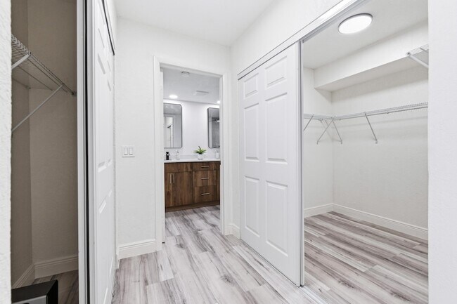 Building Photo - 1424 14th Terrace