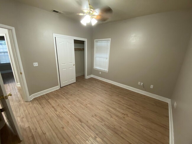 Building Photo - Beautiful home for rent in Visalia