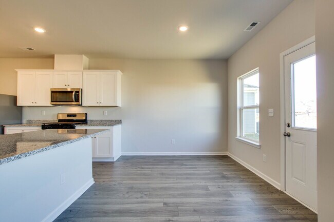 Building Photo - 2404 Alberto Dr