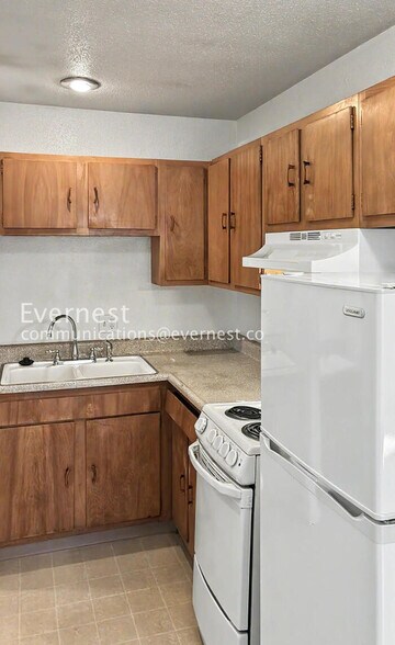 Building Photo - 1305 Burton Ct