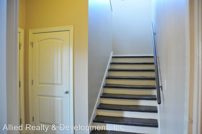 Building Photo - 503 Wesley Pl
