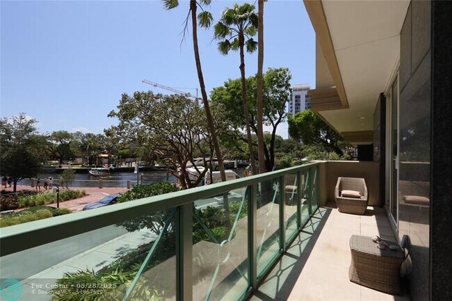 Building Photo - 411 N New River Dr E