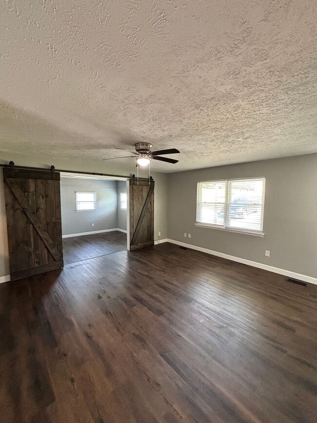 Building Photo - Spacious 3BR Rancher Near Washington Pike – Quiet Setting, Minutes to Downtown!