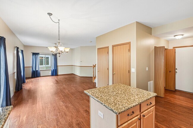Building Photo - 971 Lakestone Ln