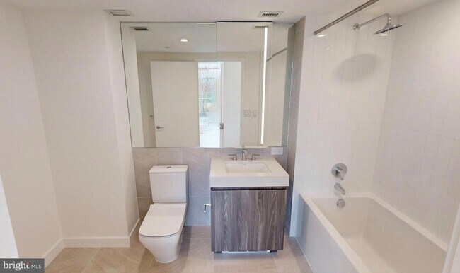 Building Photo - 1201 Half St SE