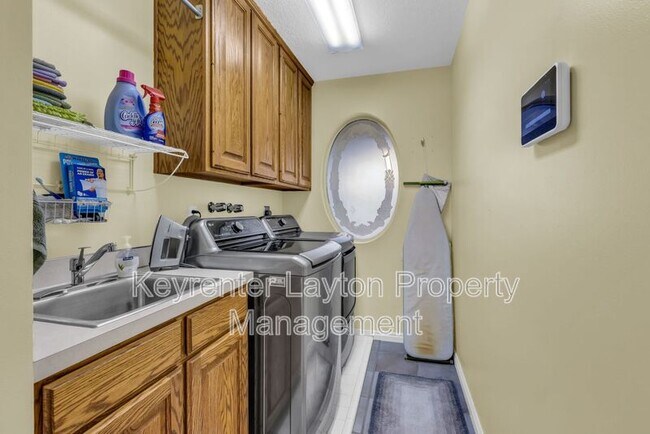 Building Photo - 2335 Summerwood Dr