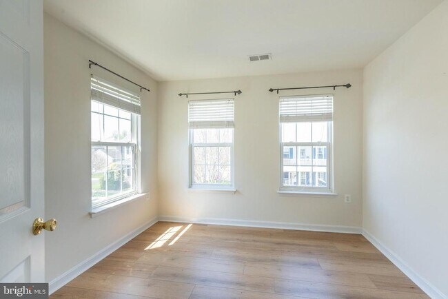 Building Photo - 341 Bullskin St