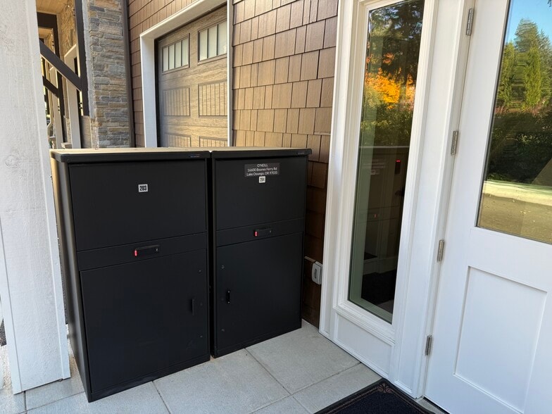 Private Package Bin - 16600 Boones Ferry Rd