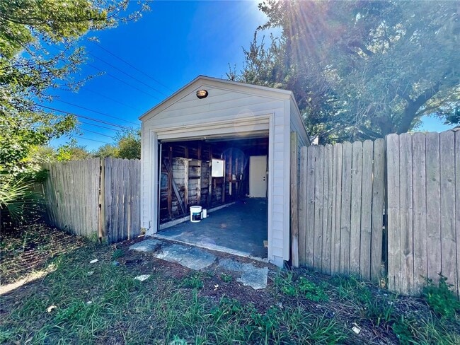 Building Photo - 3501 Dartmouth Ave N