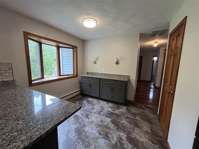 Building Photo - Three Bedroom Single Family House for Rent...