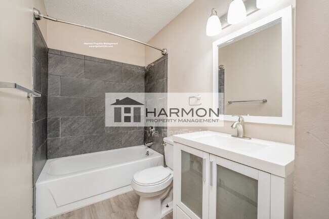 Building Photo - 2138 S Fieldcrest Cir