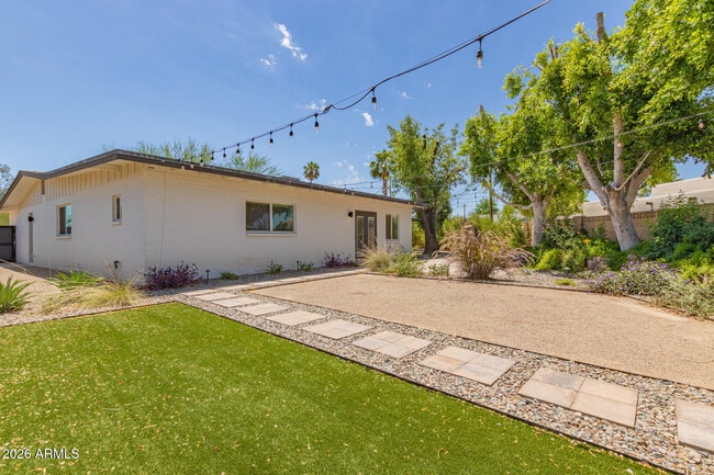 Building Photo - 1280 E Alameda Dr