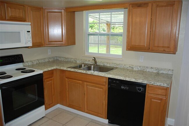 Building Photo - 1624 Springdale Dr